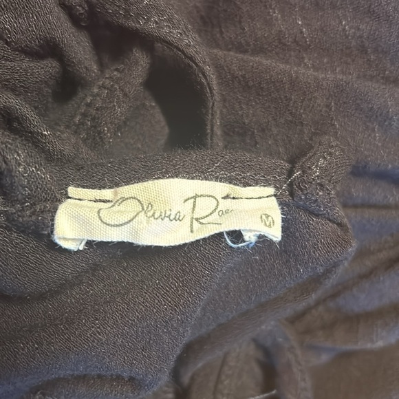 Long tank top, size medium in black - Picture 4 of 5